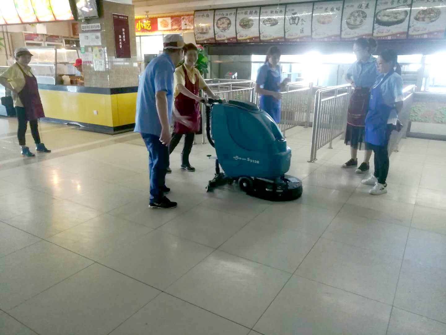 1554282809274422.jpg 食堂洗地機.jpg